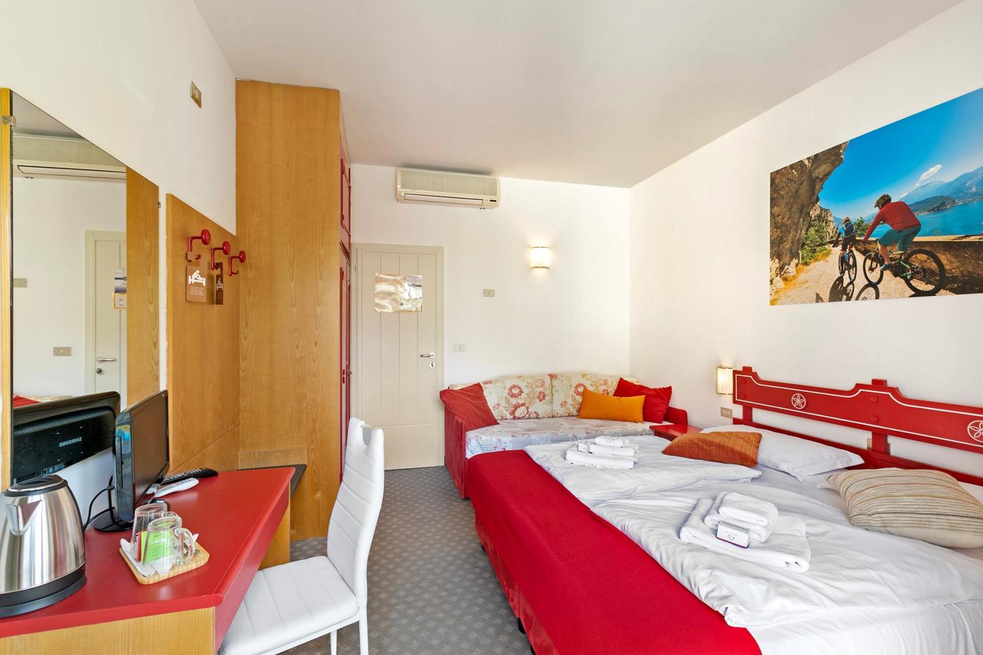 Bike & Wind Hotel Villa Maria Torbole Sul Garda Εξωτερικό φωτογραφία